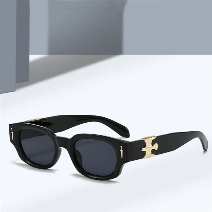 عینک آفتابی طراح مد 2024